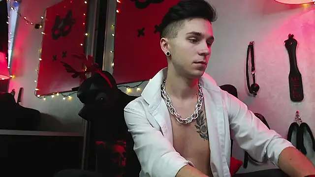 Joseph  Quinn online show from 6, 1, 2025