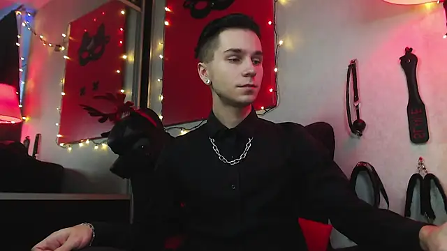 Joseph  Quinn online show from 12, 1, 2025