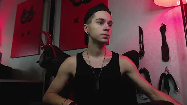 Joseph  Quinn online show from 14, 1, 2025