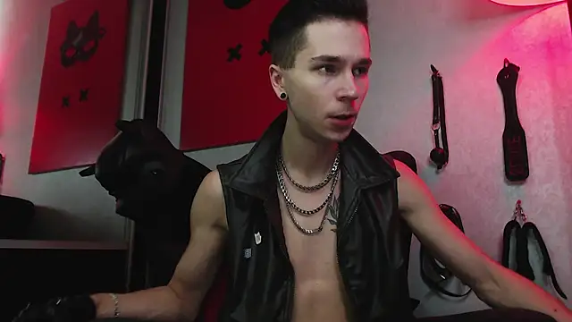 Joseph  Quinn online show from 18, 1, 2025