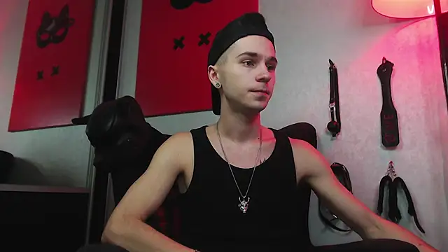 Joseph  Quinn online show from 22, 1, 2025