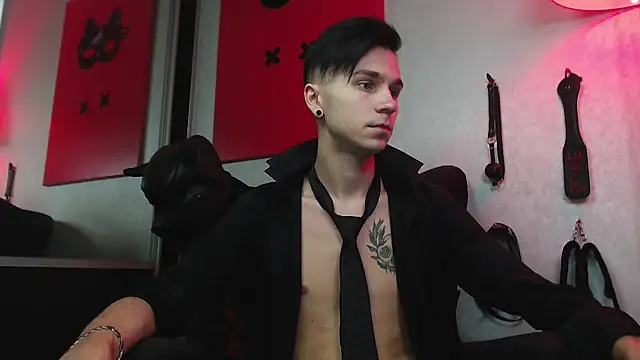 Joseph  Quinn online show from 23, 1, 2025