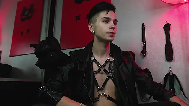 Joseph  Quinn online show from 30, 1, 2025