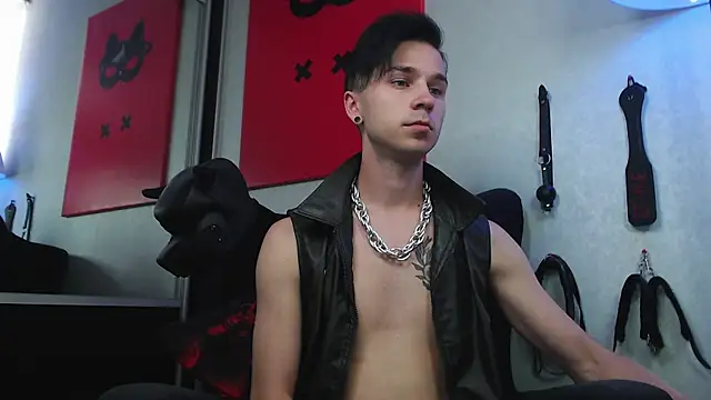 Joseph  Quinn online show from 16, 2, 2025