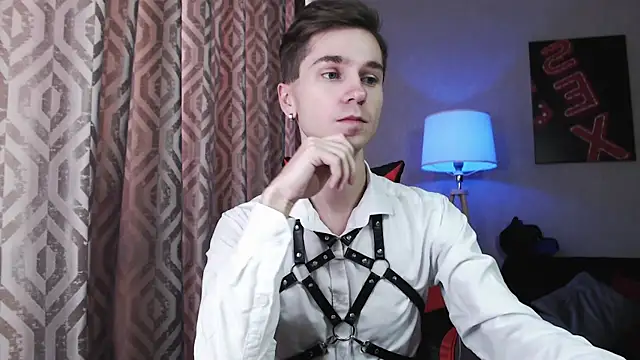 Joseph  Quinn online show from 7, 11, 2025