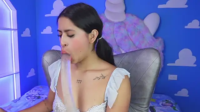 Snapshot of miss_romyna chatting on 18, 11, 2025 miss romyna online show from 18, 11, 2025