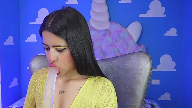 Snapshot of miss_romyna chatting on 15, 12, 2025 miss romyna online show from 15, 12, 2025