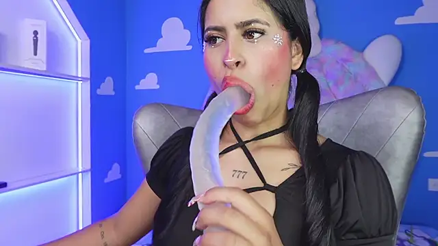 Snapshot of miss_romyna chatting on 23, 12, 2025 miss romyna online show from 23, 12, 2025