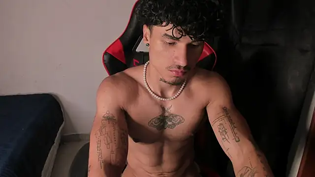 Snapshot of Thomas_Fit1 chatting on 26, 5, 2026 Thomas Fit1 online show from 26, 5, 2026