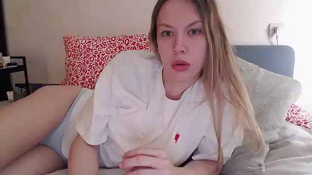 Snapshot of Scarlettford chatting on 4, 5, 2026 Scarlettford online show from 4, 5, 2026