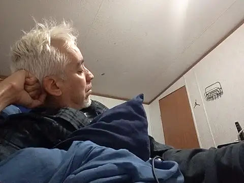 Snapshot of Xoc8_ chatting on 4, 11, 2025 Xoc8 online show from 4, 11, 2025