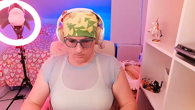 Snapshot of TransCayenne chatting on 12, 11, 2025 TransCayenne online show from 12, 11, 2025