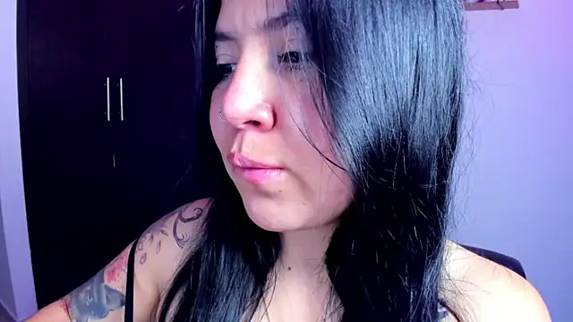 Snapshot of AilynRed chatting on 6, 1, 2025 AilynRed online show from 6, 1, 2025