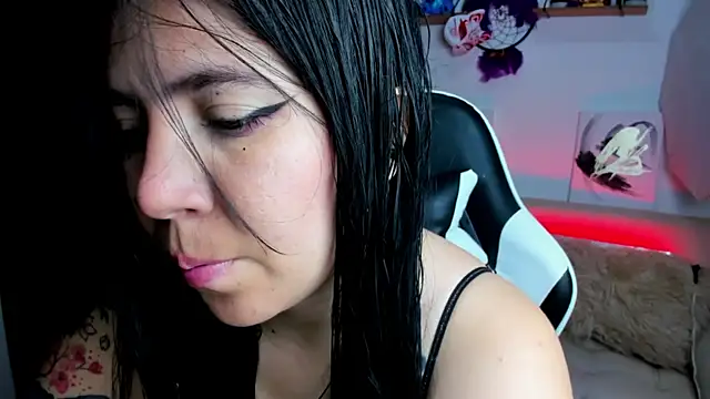 Snapshot of AilynRed chatting on 23, 11, 2025 AilynRed online show from 23, 11, 2025