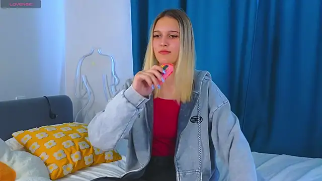 Snapshot of KimberliDean chatting on 27, 2, 2025 KimberliDean online show from 27, 2, 2025