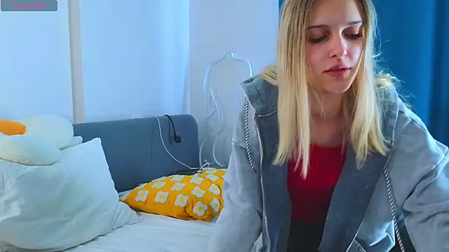 Snapshot of KimberliDean chatting on 27, 2, 2025 KimberliDean online show from 27, 2, 2025