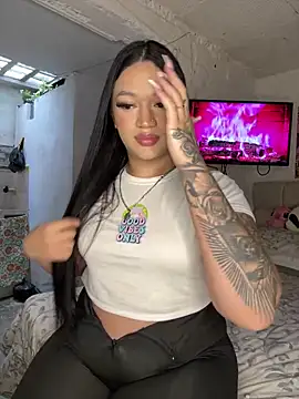 Snapshot of GemaGranadoss chatting on 14, 10, 2025 GemaGranadoss online show from 14, 10, 2025