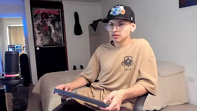 a lejandro 0 8 online show from 8, 12, 2024