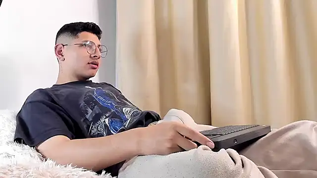 a lejandro 0 8 online show from 8, 2, 2025