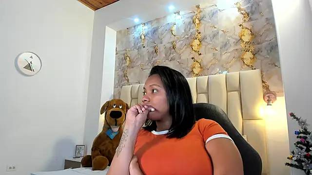 lia mariana online show from 2, 12, 2025