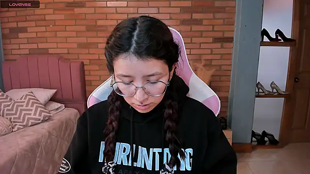 Amy joones online show from 4, 5, 2026