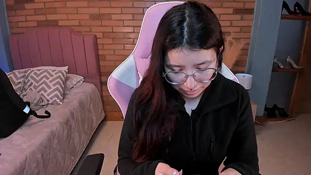 Amy joones online show from 7, 5, 2026