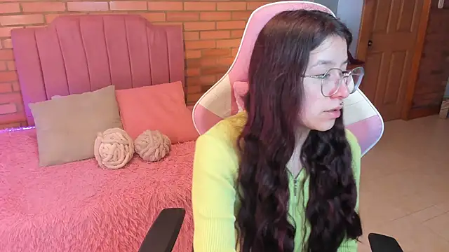 Amy joones online show from 28, 7, 2026