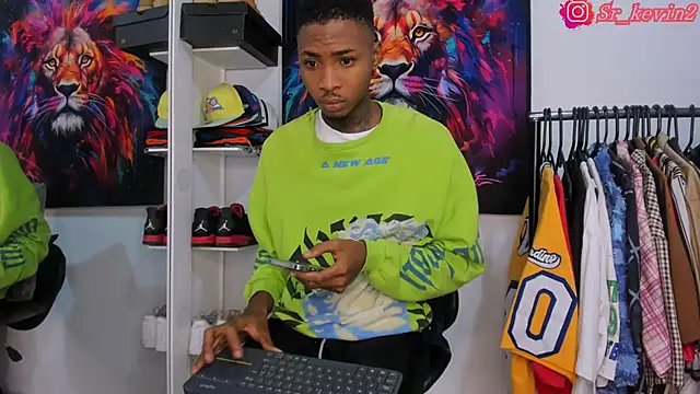 Snapshot of Pantera_black_21 chatting on 5, 11, 2025 Pantera black 21 online show from 5, 11, 2025