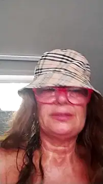 Snapshot of fragrance72 chatting on 2, 7, 2026 fragrance72 online show from 2, 7, 2026