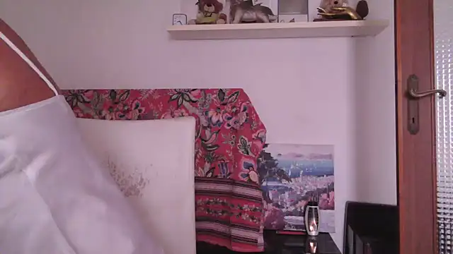 Snapshot of fragrance72 chatting on 5, 7, 2026 fragrance72 online show from 5, 7, 2026