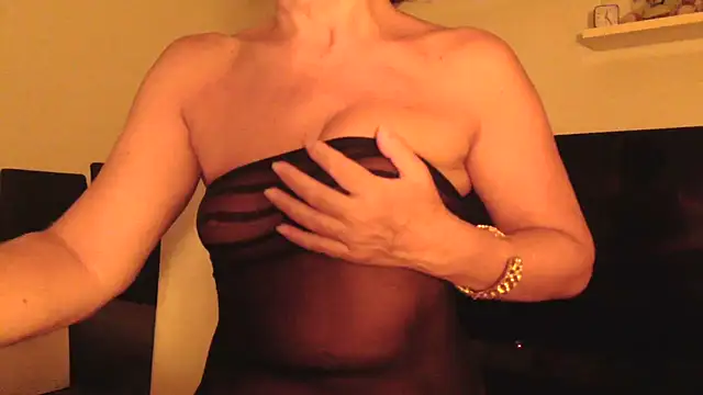 Snapshot of fragrance72 chatting on 7, 7, 2026 fragrance72 online show from 7, 7, 2026