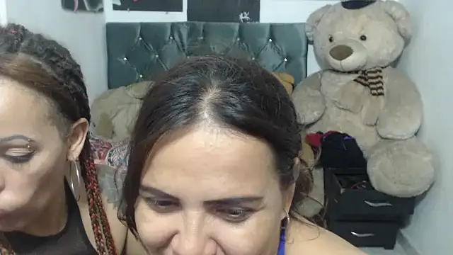 manzanahot9 online show from 4, 2, 2025