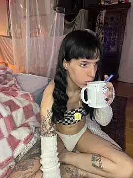 Snapshot of giuli_zerozero chatting on 28, 10, 2025 giuli zerozero online show from 28, 10, 2025