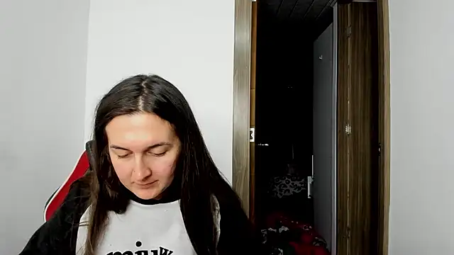 Sweet-Suck69 online show from 21, 2, 2025