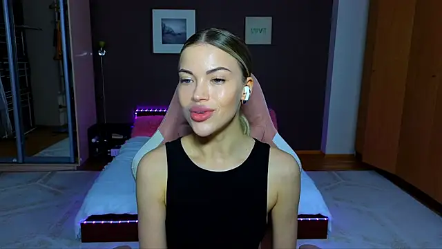 EmmyMills online show from 28, 1, 2025