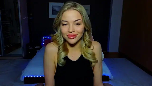 EmmyMills online show from 5, 3, 2025