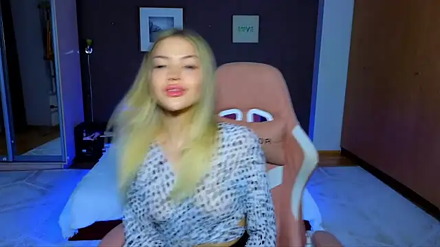 EmmyMills online show from 17, 3, 2025