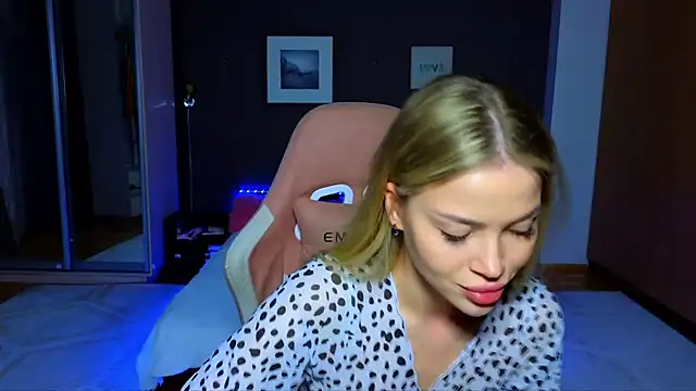 EmmyMills online show from 17, 3, 2025