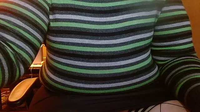 Snapshot of cosmicjones chatting on 12, 12, 2024 cosmicjones online show from 12, 12, 2024