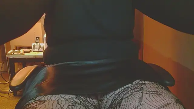 Snapshot of cosmicjones chatting on 17, 2, 2025 cosmicjones online show from 17, 2, 2025