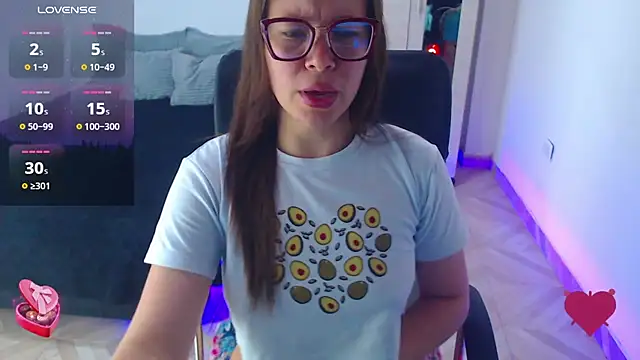 SharonR1 online show from 4, 8, 2026
