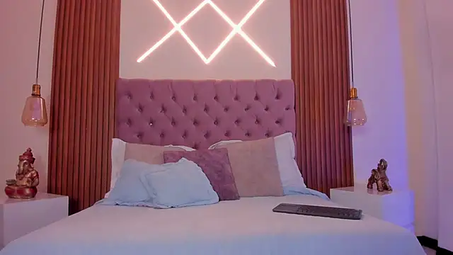 Sophia turneer online show from 13, 12, 2025