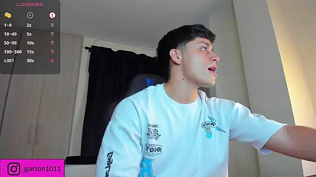 Snapshot of _joansoto chatting on 4, 3, 2025 joansoto online show from 4, 3, 2025