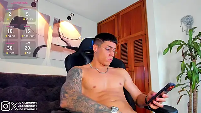 Snapshot of _joansoto chatting on 5, 1, 2026 joansoto online show from 5, 1, 2026