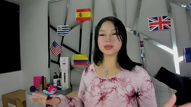 Snapshot of Catherinee69_x chatting on 9, 7, 2026 Catherinee69 x online show from 9, 7, 2026