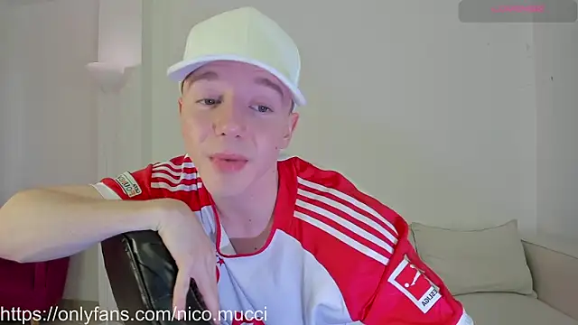 Snapshot of niico_18 chatting on 4, 12, 2024 niico 18 online show from 4, 12, 2024