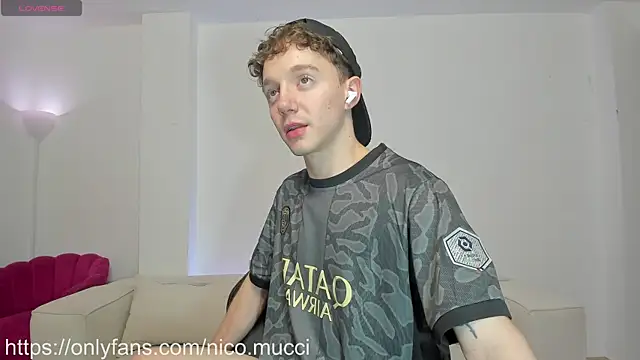 Snapshot of niico_18 chatting on 31, 12, 2024 niico 18 online show from 31, 12, 2024