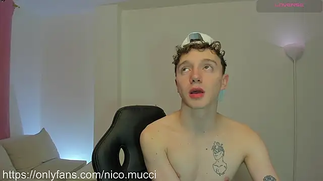 Snapshot of niico_18 chatting on 9, 1, 2025 niico 18 online show from 9, 1, 2025