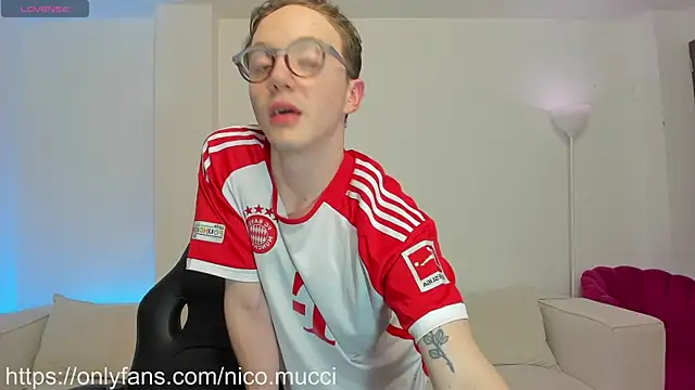 Snapshot of niico_18 chatting on 16, 1, 2025 niico 18 online show from 16, 1, 2025