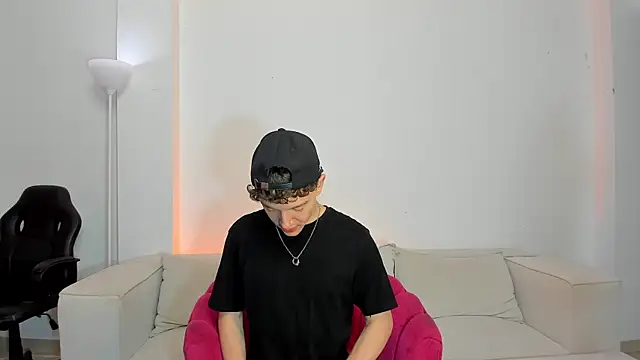 Snapshot of niico_18 chatting on 28, 2, 2025 niico 18 online show from 28, 2, 2025